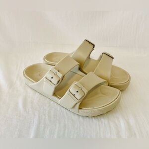 Skechers Cream/Taupe Slide Adjustable Sandals, Size 6-7.
